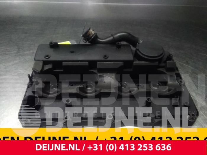 Usagé Couvercle soupapes Ford Transit Prix € 72,60 Prix TTC proposé par van Deijne Onderdelen Uden B.V.