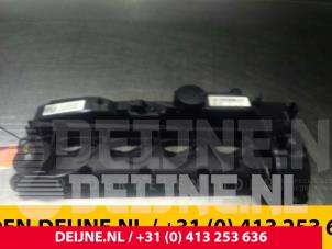 Usagé Couvercle soupapes Mercedes B-Klasse Prix € 121,00 Prix TTC proposé par van Deijne Onderdelen Uden B.V.