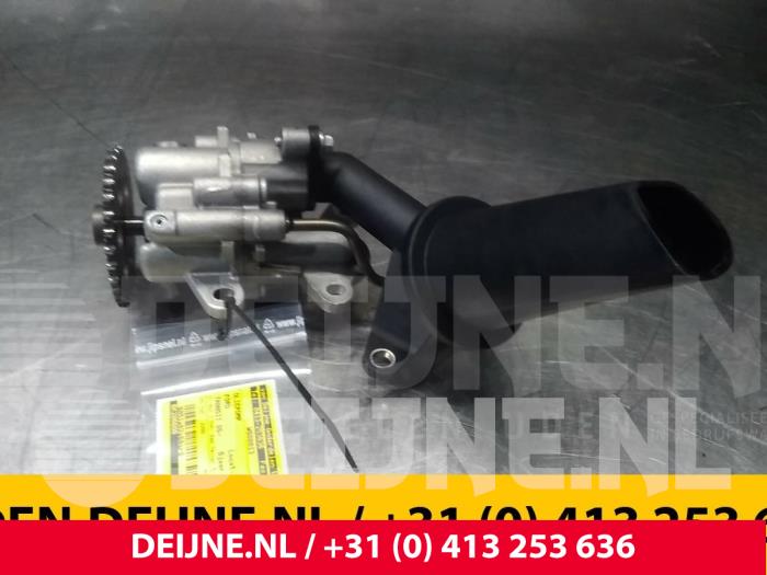 Używane Pompa oleju Ford Transit Cena € 84,70 Z VAT oferowane przez van Deijne Onderdelen Uden B.V.