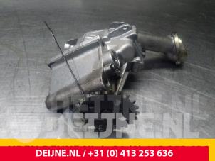 Usagé Pompe à huile Mercedes Citan (415.6) 1.5 109 CDI Prix € 60,50 Prix TTC proposé par van Deijne Onderdelen Uden B.V.