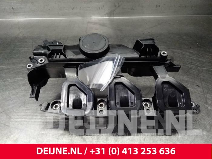 Usagé Ventilation carter Renault Master Prix € 48,40 Prix TTC proposé par van Deijne Onderdelen Uden B.V.