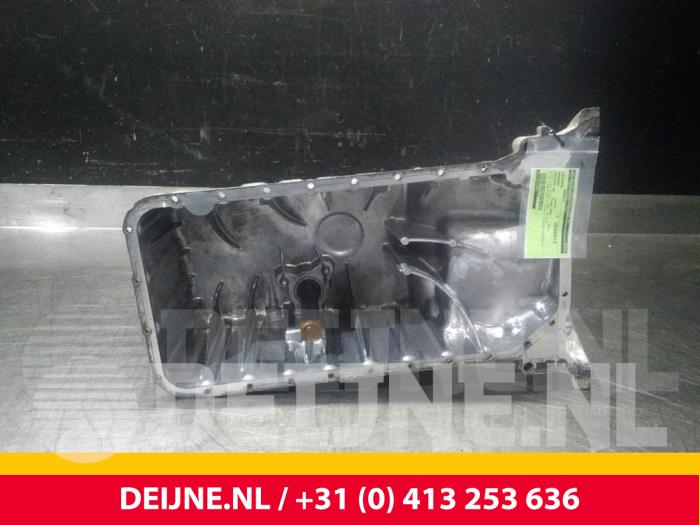 Usagé Couvercle carter Mercedes Sprinter Prix € 60,50 Prix TTC proposé par van Deijne Onderdelen Uden B.V.