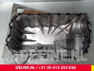 Usagé Couvercle carter Renault Trafic Prix € 36,30 Prix TTC proposé par van Deijne Onderdelen Uden B.V.