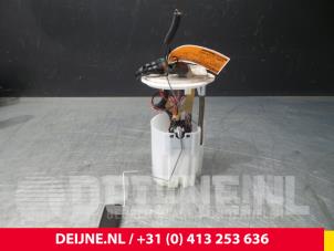 Używane Elektryczna pompa paliwa Renault Trafic (1FL/2FL/3FL/4FL) Cena na żądanie oferowane przez van Deijne Onderdelen Uden B.V.