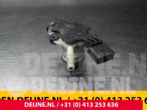 Used AdBlue pump Mercedes V (447.8) 2.1 200 CDI, 200 d 16V Price € 145,20 Inclusive VAT offered by van Deijne Onderdelen Uden B.V.