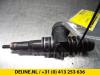 Injector (diesel) from a Volkswagen Caddy 2007