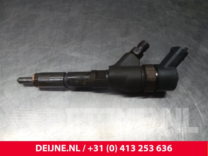 Usagé Injecteurs Peugeot Expert Prix € 72,60 Prix TTC proposé par van Deijne Onderdelen Uden B.V.