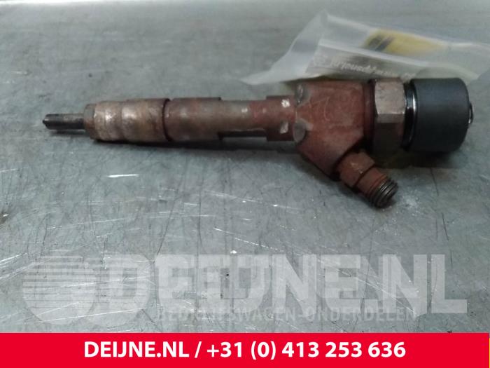 Usagé Injecteurs Renault Trafic Prix € 72,60 Prix TTC proposé par van Deijne Onderdelen Uden B.V.