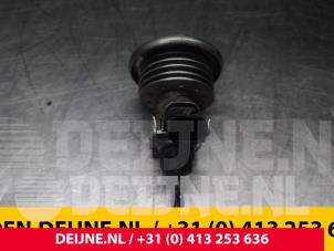 Used Adblue Injector Mercedes Vito (447.6) 1.6 109 CDI 16V Price € 60,50 Inclusive VAT offered by van Deijne Onderdelen Uden B.V.