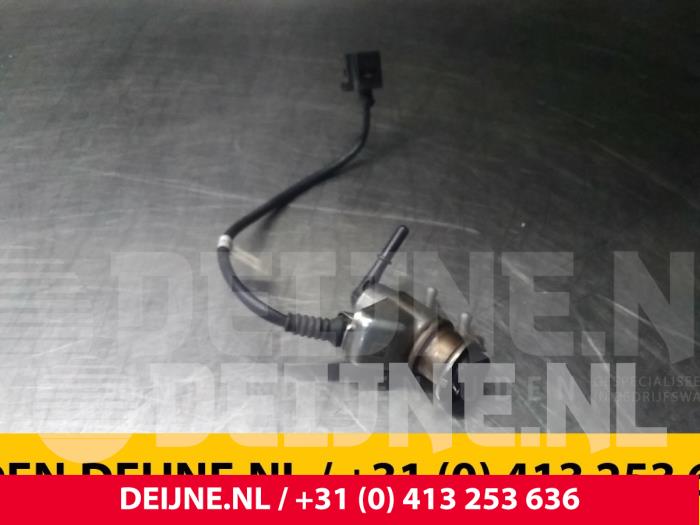 Usados Inyector Adblue Volkswagen Transporter/Caravelle T6 2.0 TDI 150 Precio € 72,60 IVA incluido ofrecido por van Deijne Onderdelen Uden B.V.