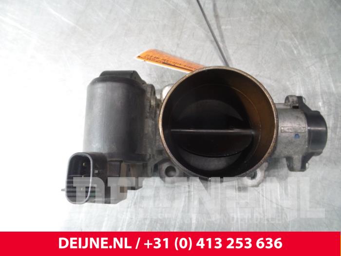 Usagé Boitier papillon Toyota HiAce II 2.5 D4-D 90 Prix € 60,50 Prix TTC proposé par van Deijne Onderdelen Uden B.V.