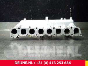Used Intake manifold Hyundai H300 Price € 151,25 Inclusive VAT offered by van Deijne Onderdelen Uden B.V.