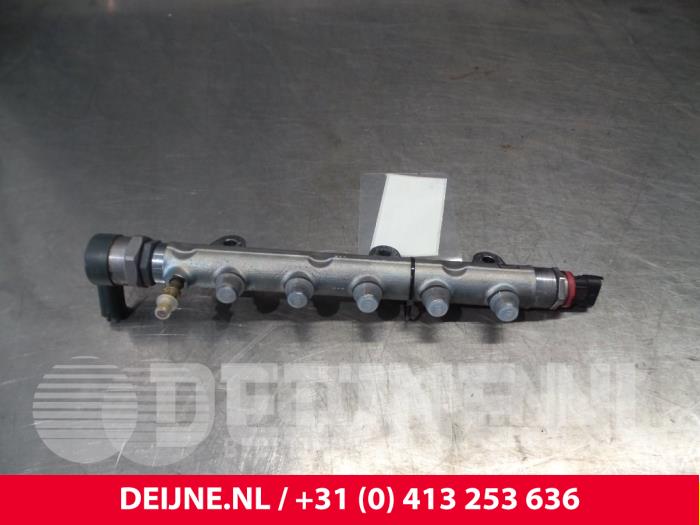 Fuel injector nozzle from a Renault Trafic 2008