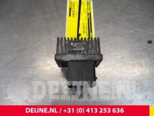 Usados Relé de precalentamiento Renault Trafic Precio € 30,25 IVA incluido ofrecido por van Deijne Onderdelen Uden B.V.