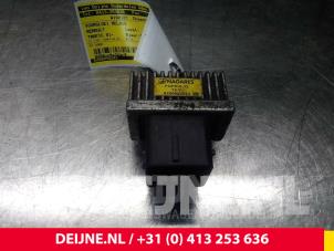 Usados Relé de precalentamiento Renault Trafic Precio € 12,10 IVA incluido ofrecido por van Deijne Onderdelen Uden B.V.