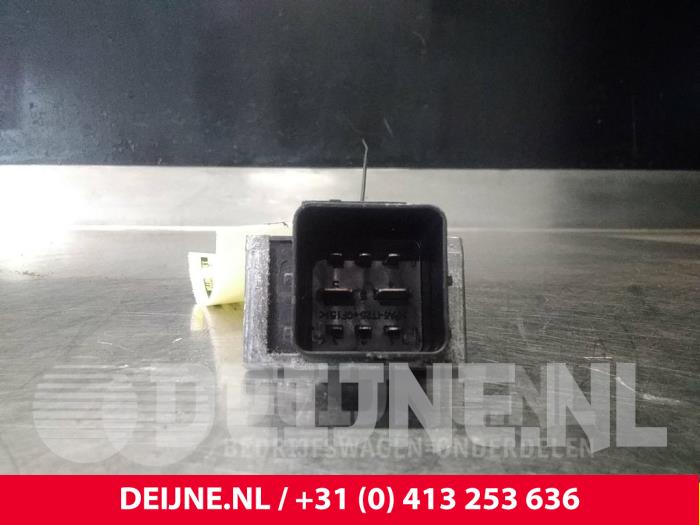 Glow plug relay Renault Master 110678071R