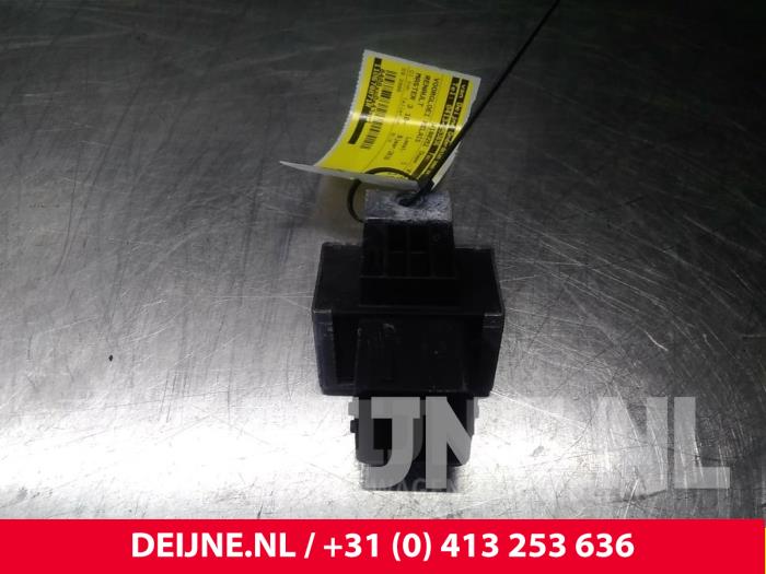 Glow plug relay Renault Master 110678071R
