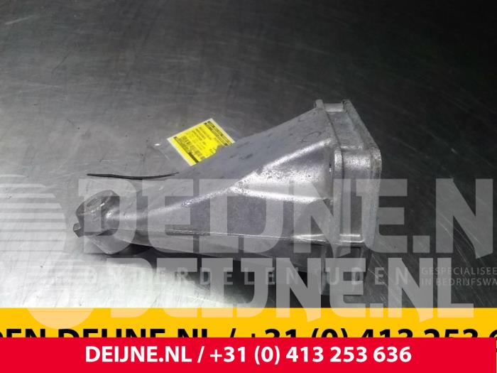 Gebrauchte Motorlager Mercedes Sprinter Preis € 12,10 Mit Mehrwertsteuer angeboten von van Deijne Onderdelen Uden B.V.
