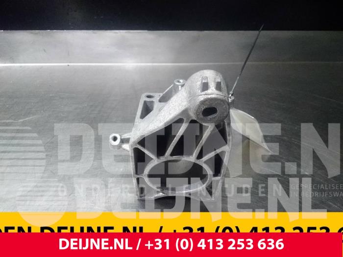 Gebrauchte Motorlager Mercedes Sprinter Preis € 12,10 Mit Mehrwertsteuer angeboten von van Deijne Onderdelen Uden B.V.