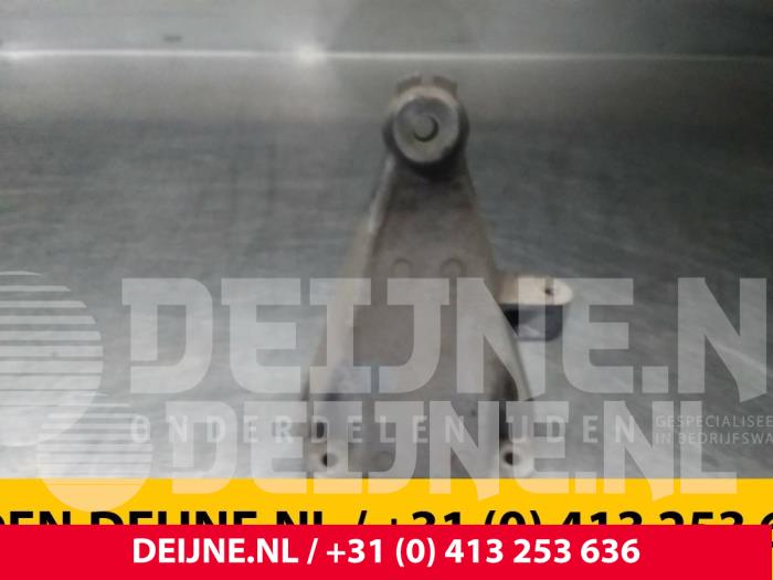 Used Engine mount Mercedes Sprinter Price € 12,10 Inclusive VAT offered by van Deijne Onderdelen Uden B.V.
