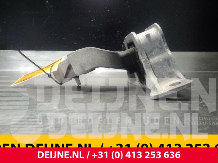 Used Engine mount Renault Clio III (BR/CR) 1.2 16V 75 Hi-Flex Price € 25,00 Margin scheme offered by van Deijne Onderdelen Uden B.V.