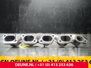 Gebrauchte Abgaskrümmer Opel Vivaro Preis auf Anfrage angeboten von van Deijne Onderdelen Uden B.V.