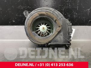 Usagé Moteur de ventilation chauffage Mercedes Viano Prix € 72,60 Prix TTC proposé par van Deijne Onderdelen Uden B.V.
