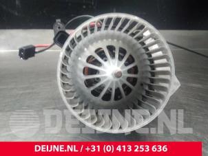 Usagé Moteur de ventilation chauffage Mercedes Vito Tourer (447.7) 2.2 114 CDI 16V Prix € 72,60 Prix TTC proposé par van Deijne Onderdelen Uden B.V.
