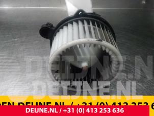 Używane Silnik wentylatora nagrzewnicy Hyundai H300 Cena € 36,30 Z VAT oferowane przez van Deijne Onderdelen Uden B.V.