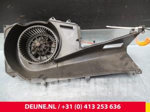 Usagé Ventilateur chauffage Renault Twingo Prix € 10,00 Règlement à la marge proposé par van Deijne Onderdelen Uden B.V.