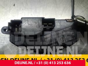 Usagé Résistance chauffage Mercedes Vito (447.6) 1.6 109 CDI 16V Prix € 18,15 Prix TTC proposé par van Deijne Onderdelen Uden B.V.