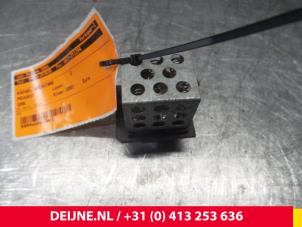 Używane Opornik nagrzewnicy Peugeot 206 Cena € 15,00 Procedura marży oferowane przez van Deijne Onderdelen Uden B.V.