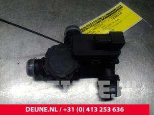 Używane Elektryczny zawór nagrzewnicy Mercedes C Estate (S205) C-200 2.0 CGI 16V Cena € 75,00 Procedura marży oferowane przez van Deijne Onderdelen Uden B.V.