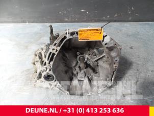 Usados Caja de cambios Renault Clio Precio € 150,00 Norma de margen ofrecido por van Deijne Onderdelen Uden B.V.