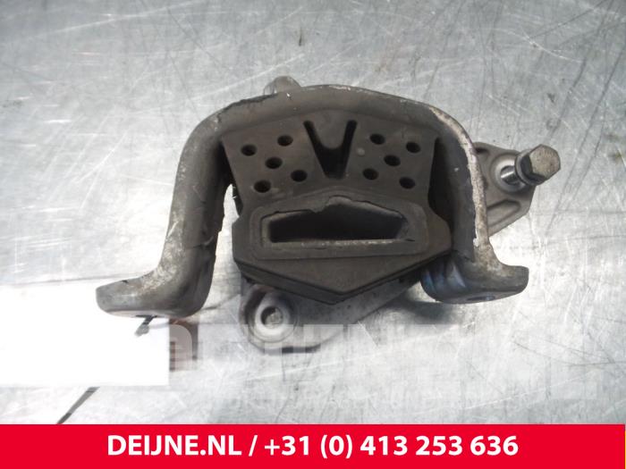 Usagé Support boîte de vitesses Volkswagen Transporter/Caravelle T6 Prix € 18,15 Prix TTC proposé par van Deijne Onderdelen Uden B.V.
