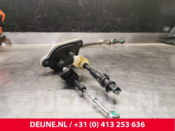 Gearbox shift cable from a Fiat Doblo Cargo (263) 1.3 MJ 16V DPF Euro 5 2013