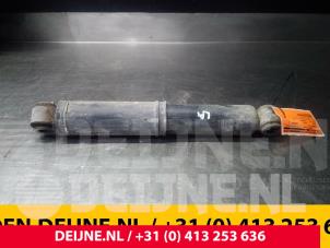 Used Rear shock absorber, left Peugeot Expert (VA/VB/VE/VF/VY) 2.0 Blue HDi 120 16V Price € 36,30 Inclusive VAT offered by van Deijne Onderdelen Uden B.V.