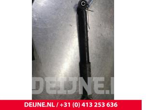 Used Rear shock absorber, right Mercedes Vito (447.6) 1.6 109 CDI 16V Price € 60,50 Inclusive VAT offered by van Deijne Onderdelen Uden B.V.