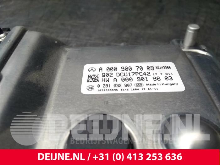 Adblue Steuergerät van een Mercedes-Benz V (447.8) 2.1 200 CDI, 200 d 16V 2017