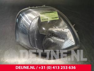 Używane Reflektor prawy Renault Master III (JD/ND/PD) 2.5 dCi 16V 100 Cena € 48,40 Z VAT oferowane przez van Deijne Onderdelen Uden B.V.