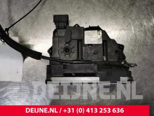 Gebrauchte Türschlossmechanik 2-türig rechts Peugeot Boxer (U9) 3.0 HDi 160 Euro 4 Preis € 36,30 Mit Mehrwertsteuer angeboten von van Deijne Onderdelen Uden B.V.