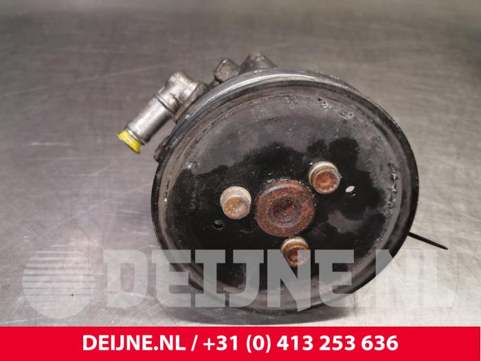 Usagé Pompe de direction Audi A4 (B7) 2.7 TDI V6 24V Prix € 25,00 Règlement à la marge proposé par van Deijne Onderdelen Uden B.V.