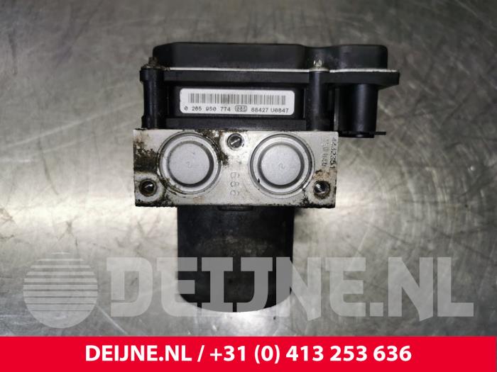 Begagnade ABS-pump Ford Transit Pris € 90,75 Inklusive moms erbjuds av van Deijne Onderdelen Uden B.V.