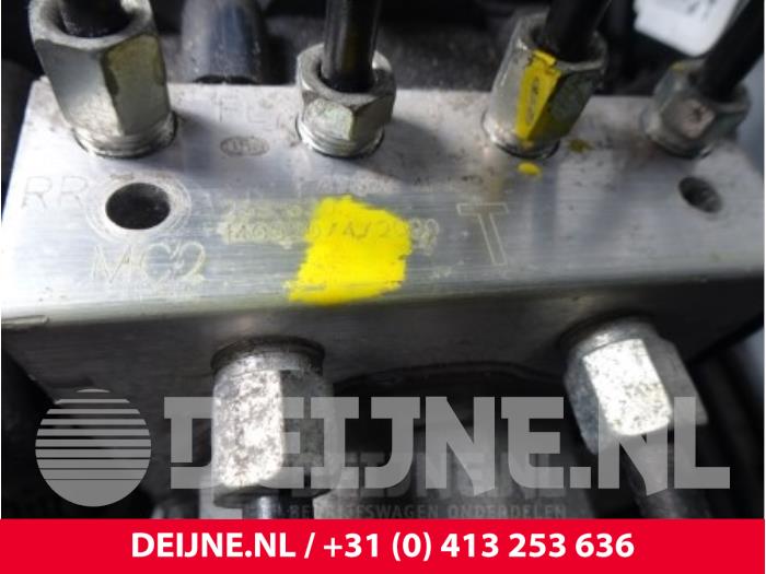Begagnade ABS-pump Nissan NV 200 Evalia (M20M) E-NV200 Pris € 242,00 Inklusive moms erbjuds av van Deijne Onderdelen Uden B.V.