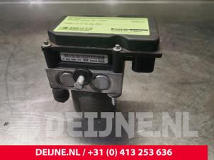 Używane Pompa ABS Citroen Jumper (U9) 3.0 HDi 160 Euro 4 Cena € 211,75 Z VAT oferowane przez van Deijne Onderdelen Uden B.V.