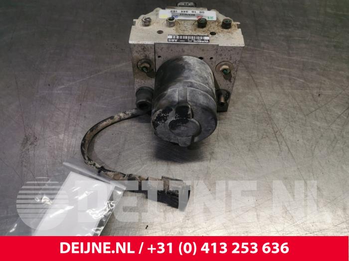 Usagé Bloc ABS Renault Mascott Prix € 205,70 Prix TTC proposé par van Deijne Onderdelen Uden B.V.