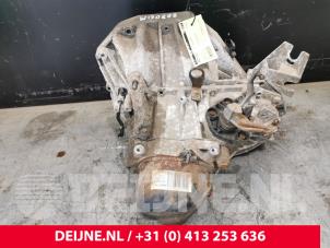 Używane Skrzynia biegów Renault Kangoo Cena € 302,50 Z VAT oferowane przez van Deijne Onderdelen Uden B.V.