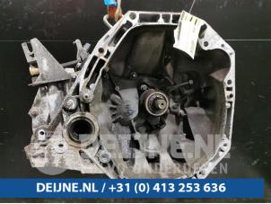 Gebrauchte Getriebe Renault Kangoo Preis auf Anfrage angeboten von van Deijne Onderdelen Uden B.V.