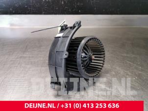 Używane Silnik wentylatora nagrzewnicy Volkswagen Transporter T5 2.0 TDI DRF Cena € 24,20 Z VAT oferowane przez van Deijne Onderdelen Uden B.V.