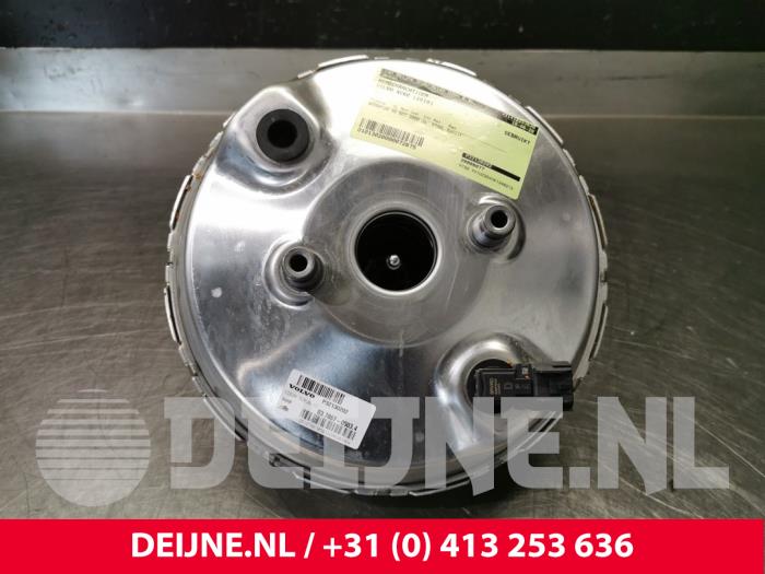 Usagé Servo frein Volvo XC60 II (UZ) 2.0 T5 16V AWD Prix € 125,00 Règlement à la marge proposé par van Deijne Onderdelen Uden B.V.